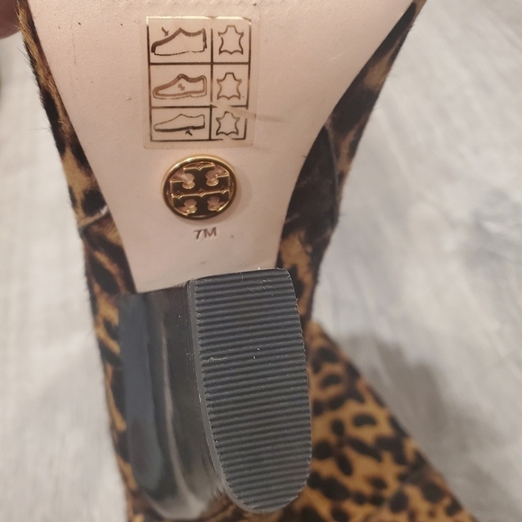 NEW Tory Burch Lila Leopard Pointed Toe Booties - Picture 8 of 9